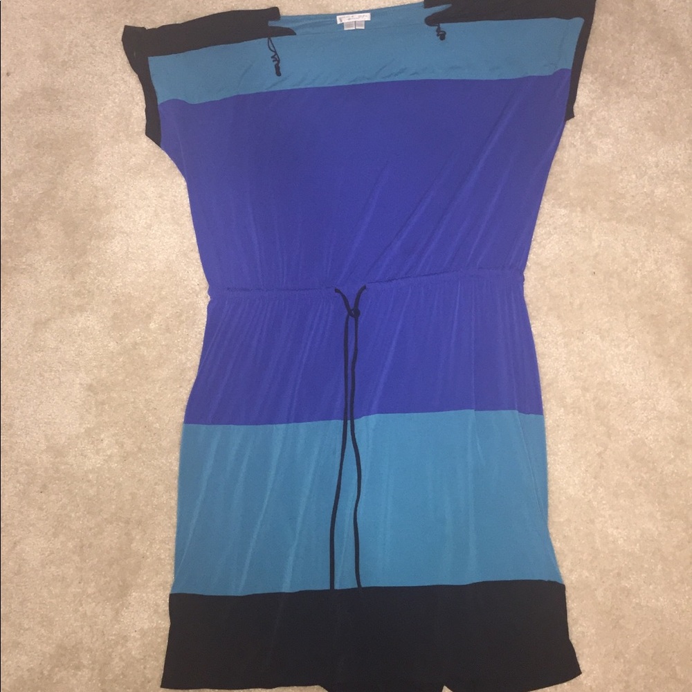 Plus cap sleeve sleeve dress